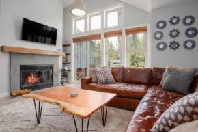 2BR - Multi-Level Townhome with Hot Tub by Harmony Whistler